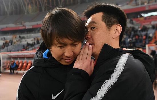 在U17世界杯1/4决赛阿根廷3-0战胜巴西的比赛中，他上演帽子戏法，一人包办全部进球。